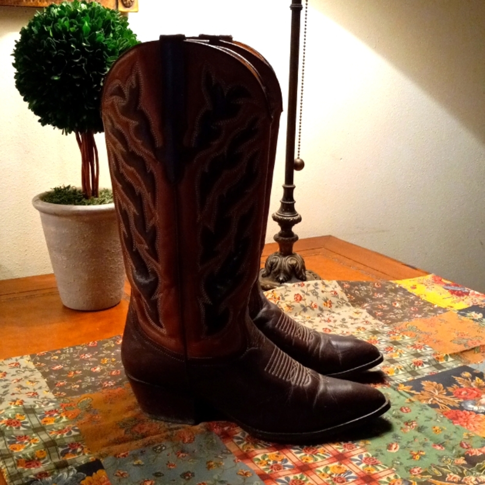 Guess by George  Marciano Vintage Western Boots Made in Spain 8.5 Choclate/ Tan